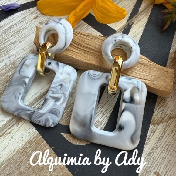 Lucite/acrylic black and white gold statement earrings - Picture 1 of 1